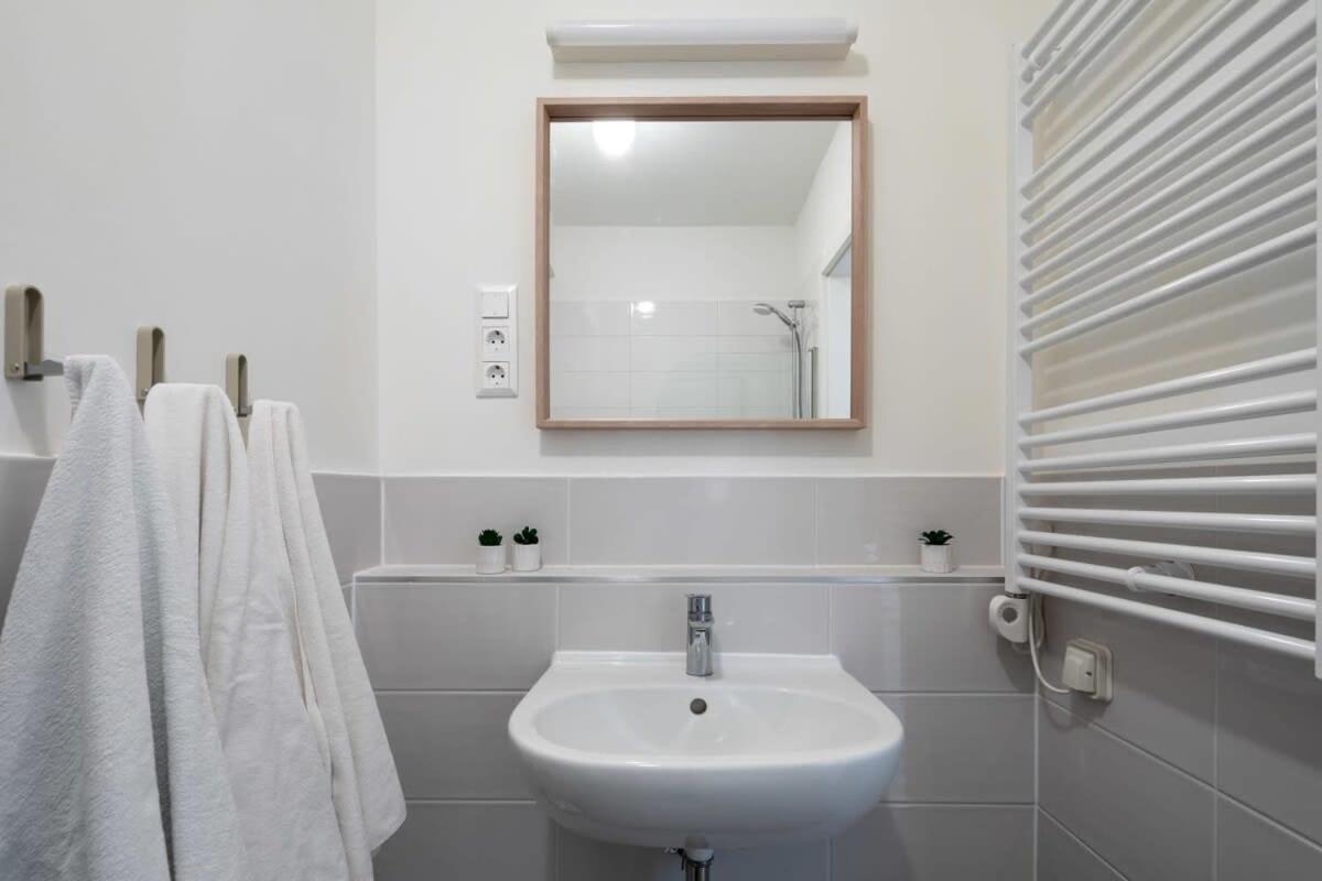 Modern Apt In Authentic Central Area Будапеща Екстериор снимка